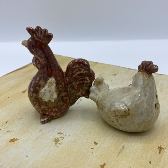Pottery Rooster And Hen Salt & Pepper Shakers With Stoppers - Picture 4 of 8